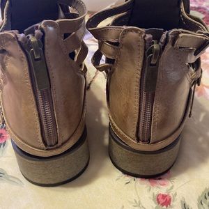 Tan ankle bootie New